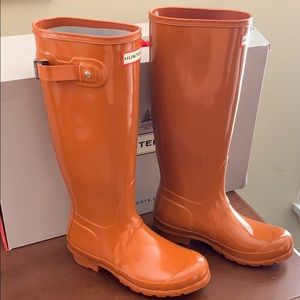 HUNTER TALL GLOSS BOOTS Size 6